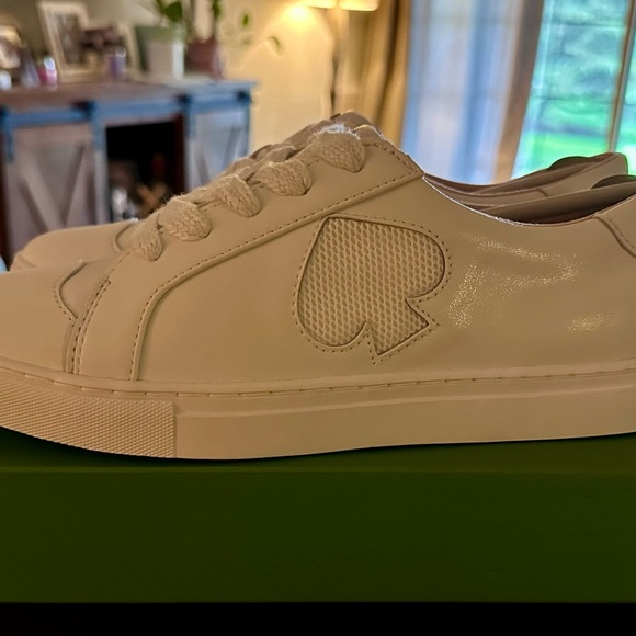 New in Box ♠️ Kate Spade FEZ sneakers - white leather - women's size 7.5 ♠️ - Picture 2 of 7